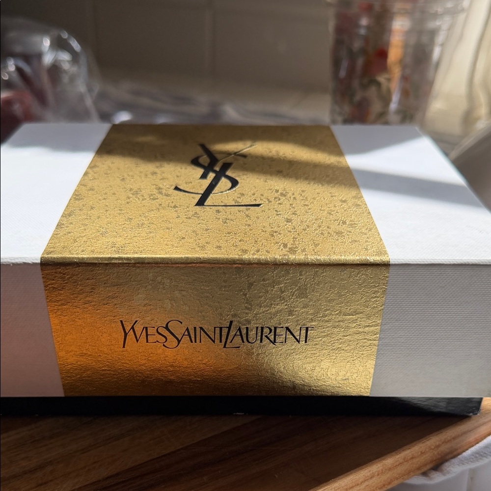 Yves Saint Laurent Mon Paris Gift Set — Pink Gradient Bottle with Black Bow - Picture 3 of 13